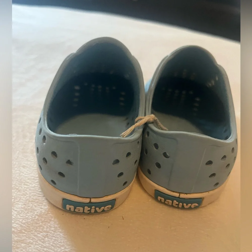Kids Slip-On Breathable Water Shoes in Light Blue and White Boy size 9